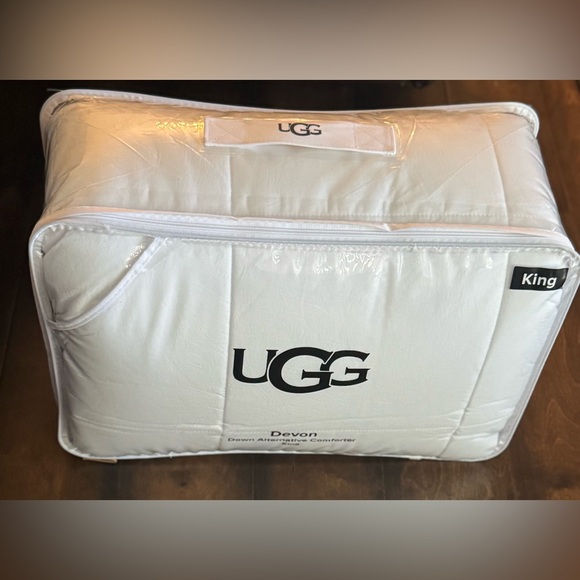 UGG Devon Alternative Comforter NEW - Picture 4 of 16